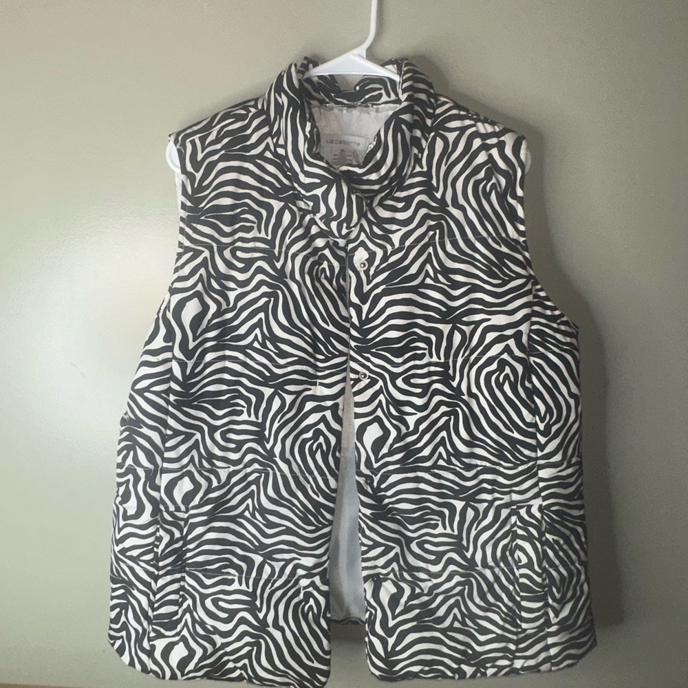 Liz Claiborne Black and White Patterned Puffer Vest